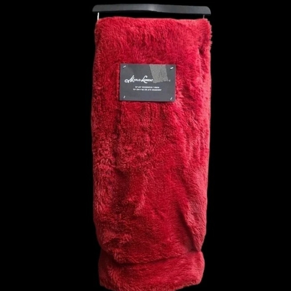 Marlo Lorenz Other - Marlo Lorenz Plush Red Faux Fur Reverse Sherpa Cozy Throw Blanket